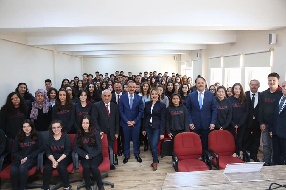 Vali Yavuz, Anadolu Lisesinde Kariyer Günlerine Katıldı