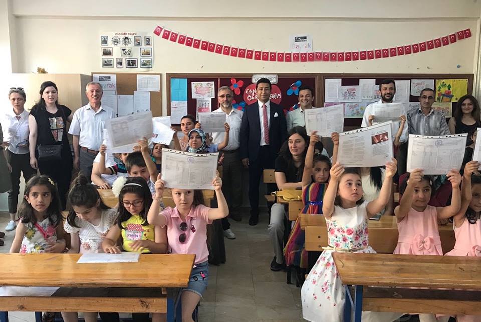 Vali Yavuz, Öğrencilerin Karne Sevincine Ortak Oldu