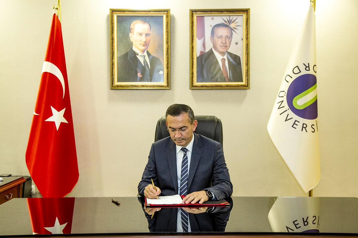 Rektör Prof. Dr. Ali Akdoğan’ın 29 Ekim Cumhuriyet Bayramı Kutlama Mesajı.